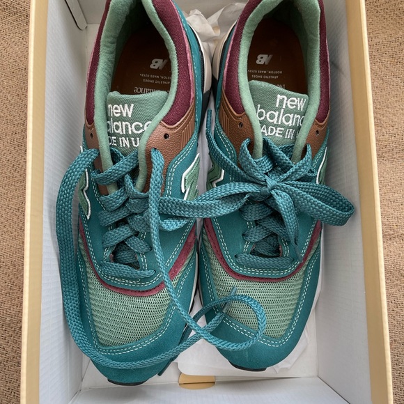 New Balance mens/womens Green and Brown Sneakers. New-ish. Worn just once. - Picture 2 of 12